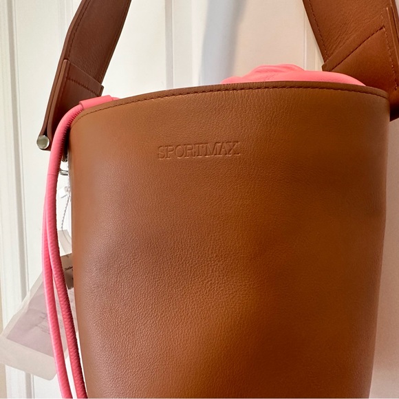 SOLD! Brand New Sportmax Runway Leather Bucket Bag Size: OS all Seasons - Picture 12 of 16